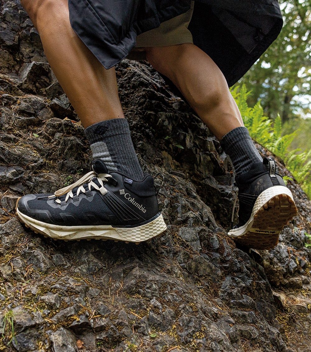 Mens Facet 75 Mid Outdry Hiking Shoes Black / Light Sand | Columbia